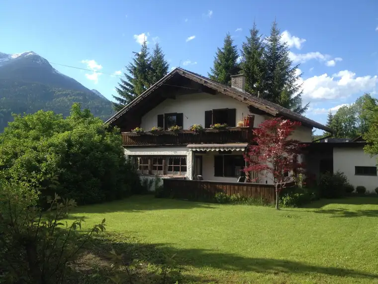 Haus mit Charme und Garten an der Sonnenseite der Zugspitze (20 min von Garmisch-Partenkirchen)