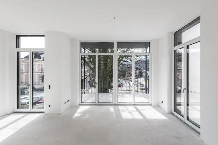 DIREKT BEIM KURPARK! 2-Zimmer-Wohnung mit Balkon in historischer Villa! PROVISIONSFREI &amp; ERSTBEZUG!