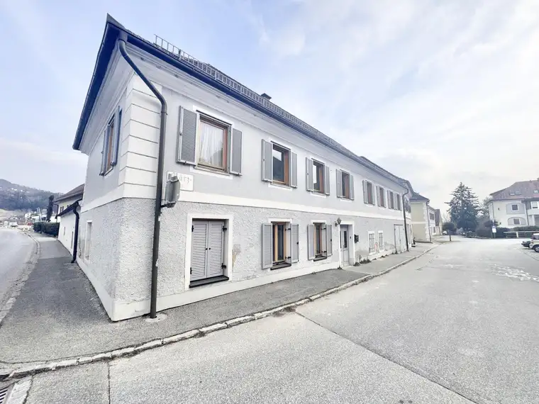 Renovierungsbedürftiges Haus zum VERKAUF - für BAUTRÄGER oder BASTLER