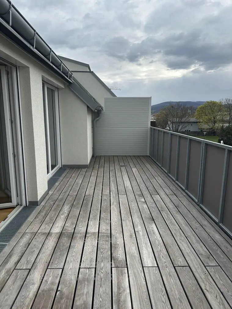 Sonnige, barrierefreie Wohnung mit großen Terrasse/ Dachterrasse, inkl. Küche- Nähe Bhf. Brunn