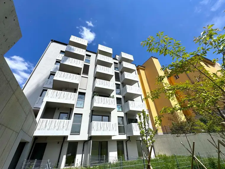 IDYLLE TRIFFT STADTLEBEN – FREIFLÄCHEN - LUFTWÄRMEPUMPE – KELLER – GARAGE – U-BAHN!