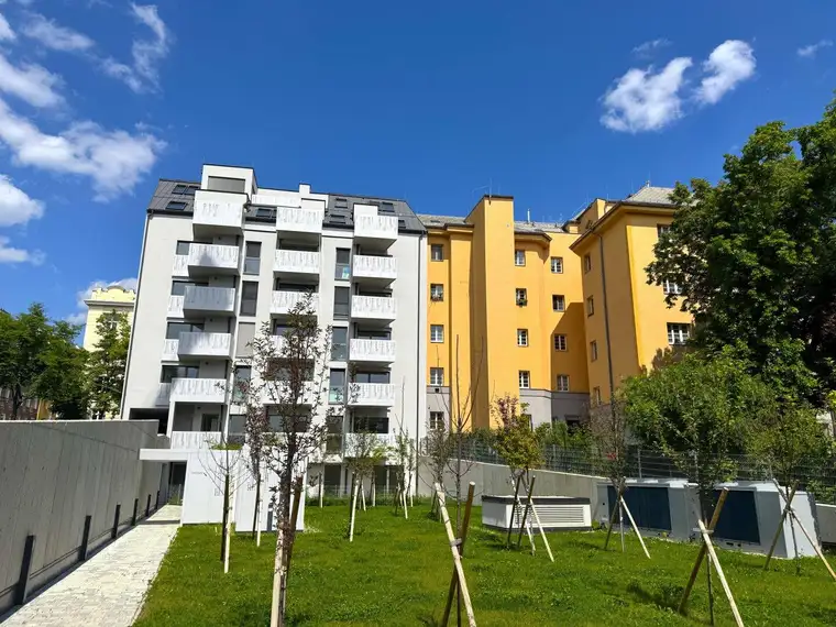 IDYLLE TRIFFT STADTLEBEN – FREIFLÄCHEN - LUFTWÄRMEPUMPE – KELLER – GARAGE – U-BAHN!