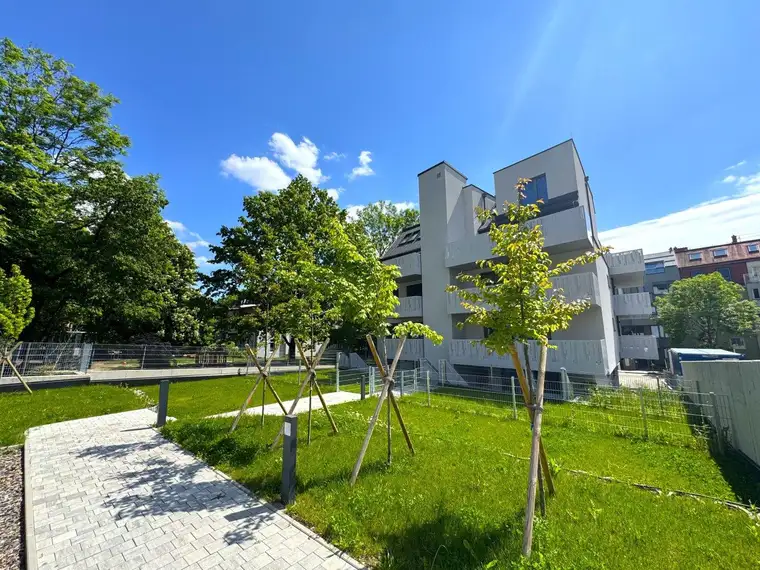 IDYLLE TRIFFT STADTLEBEN – FREIFLÄCHEN - LUFTWÄRMEPUMPE – KELLER – GARAGE – U-BAHN!
