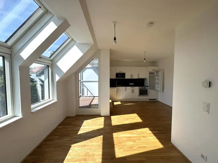 kompakte 2-Zimmer Wohnung in ruhiger Lage mit guter Infrastruktur- nahe U4 Hietzing - ab 01.09