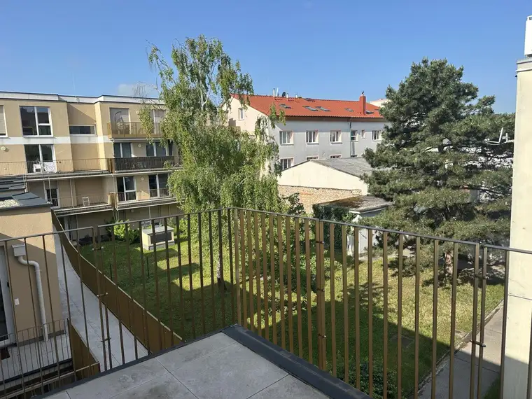 Sonnige, barrierefreie Wohnung mit Loggia, inkl. Küche- Nähe Badner Bahn und Bhf. Mödling