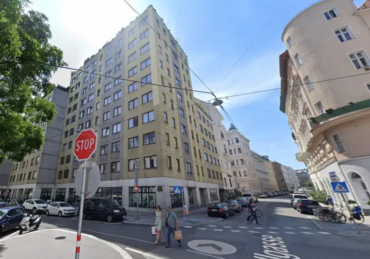 Attraktives Wohnung /Büro / Praxis mit Entwicklungspotenzial in Top-Lage des 3. Bezirks – Nähe Wien Mitte / Landstraße