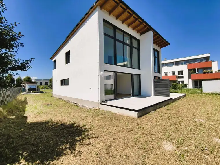 EIN JUWEL DER MODERNE - Moderne Doppelhaushälfte in Fels am Wagram - Erstbezug mit Garten, Terrasse &amp; Stellplätzen - Seezugang