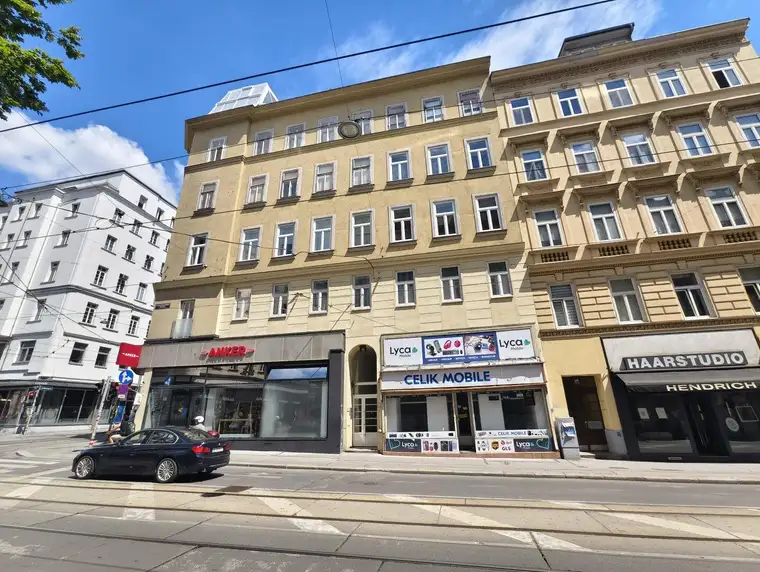 Geschäftslokal mit großem Entwicklungspotenzial in gut sichtbarer Lage
