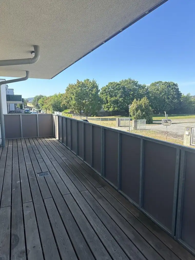 Fernsicht PUR- Sonnige Wohnung mit großer Terrasse, inkl. Küche- Nähe Bhf. Brunn