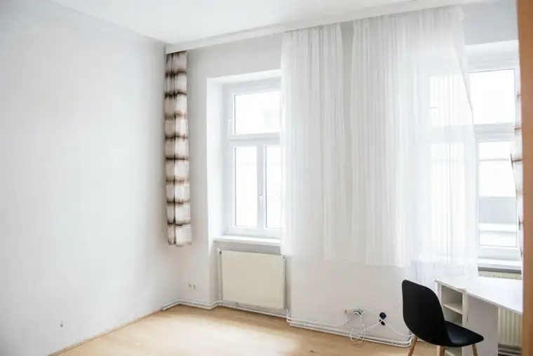 Unsanierte 1 Zimmer Altbauwohnung mit Potentia l- Nähe U1 - bestandsfrei !
