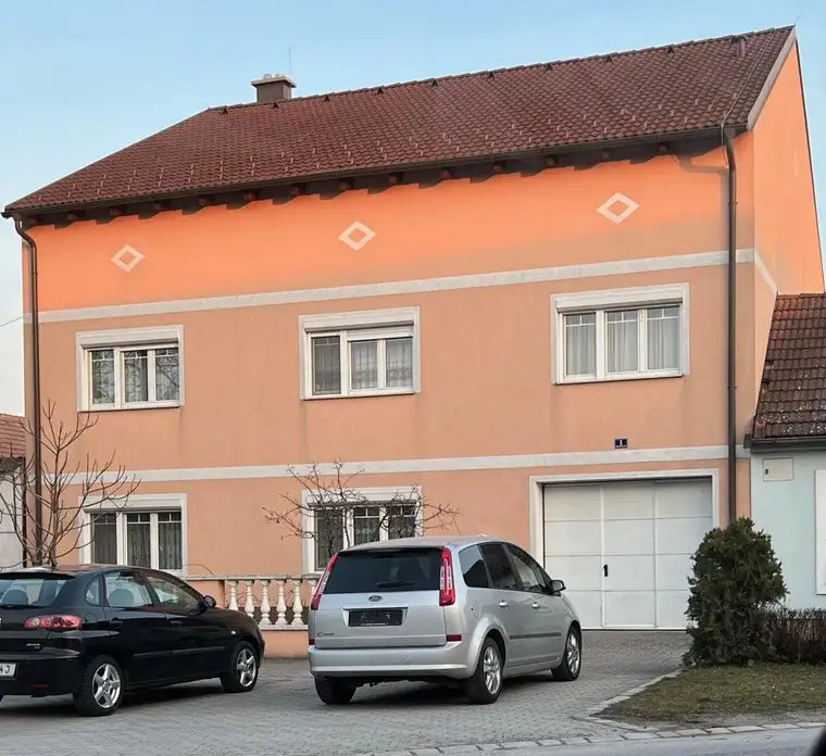 2 Familienhaus mit 209m2 Wohnfläche und ausbaubarem Dachboden, 35km von Wien