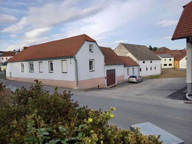 Schmiede - Bauernhaus mit vielfältigen Nebengebäuden und Ausbaupotential