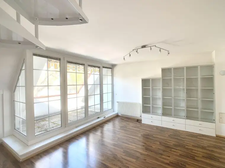Einzigartige 4-Zimmer Maisonettewohnung mit Terrasse!