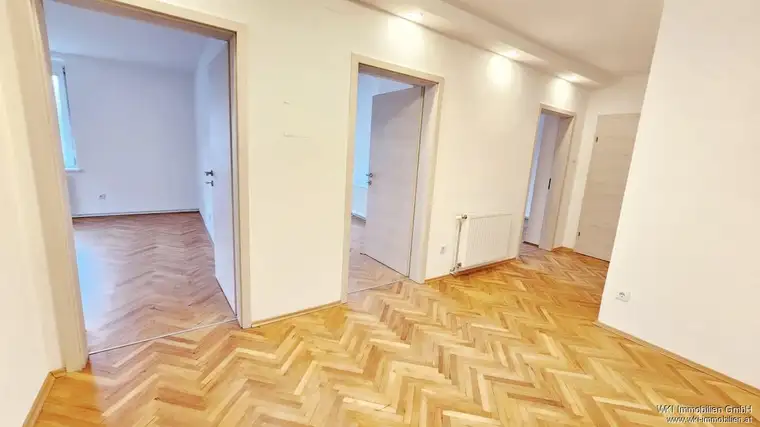 Neu renovierte 3 Zimmer Wohnung mit 74 m² im Zentrum!