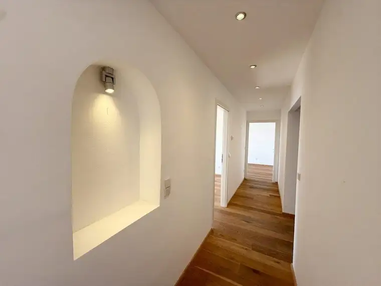 Sanierte 109-m²-Familienwohnung mit eigener Garage – Wohnen am aufgewerteten Enkplatz