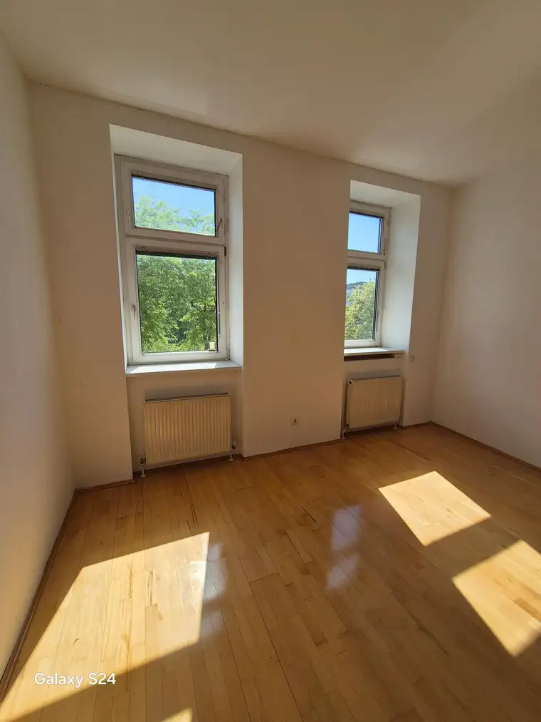 Wunderschöne Renovierte 3-Zimmer Altbauwohnung mit Aufzug Nähe Augarten