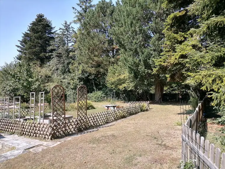 Traumhaus mit großem Sonnengarten in erhöhter Grünlage!
