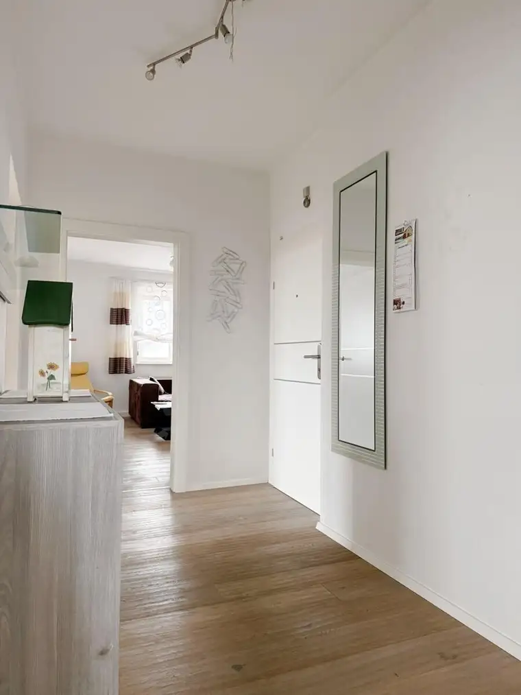 Wohnen wie im Haus – 4 Zimmer Wohnung mit großem Gartenanteil
