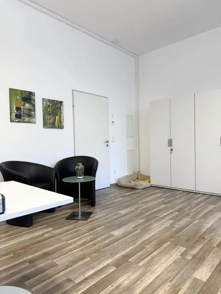 Kompaktes Büro mit Besprechungszimmer – zentral am Landlplatz!