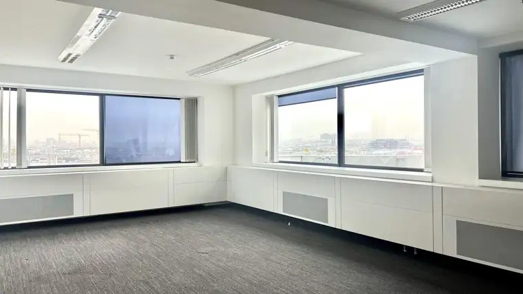 MILLENNIUM TOWER: Bürofläche im 9. Stock