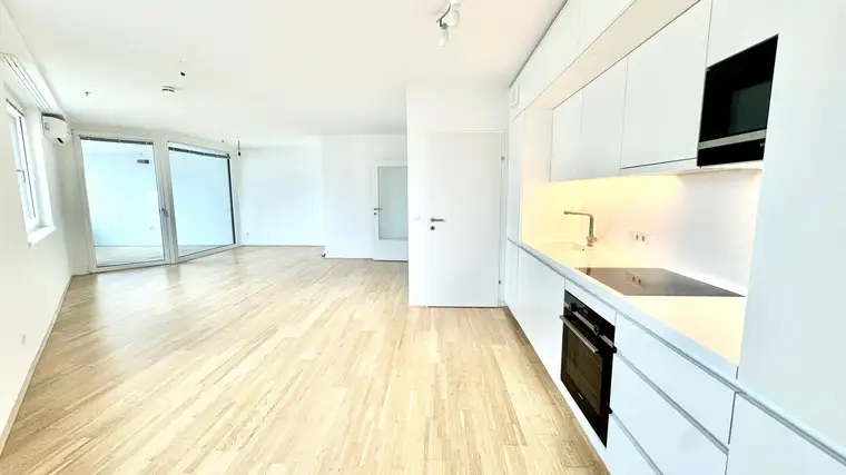 Top-Büro mit vielseitiger Nutzungsmöglichkeit direkt am Hauptbahnhof mit Weitblick und Loggia