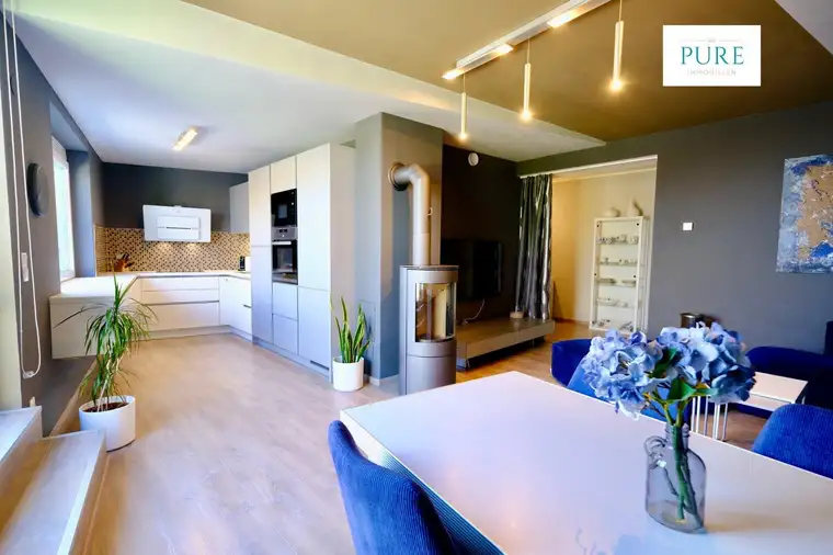 EXKLUSIV &amp; SCHICK - Geräumige Terrassenwohnung im stylischem Design inkl. Parkplatz! RESERVIERT!