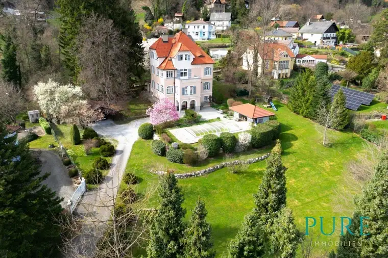 HISTORISCHE VILLA MIT EINZIGARTIGEM CHARME und Schlossbergblick in ruhiger Lage - mit zusätzlichem Baugrundstück!