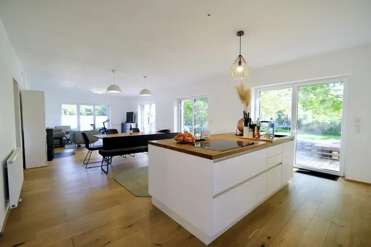 Top saniertes Einfamilienhaus mit exklusiver Ausstattung &amp; eigenen Pferdeboxen!