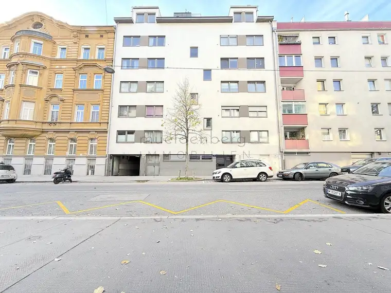 Garagenplatz nahe Hütteldorfer Straße (U3 Station)