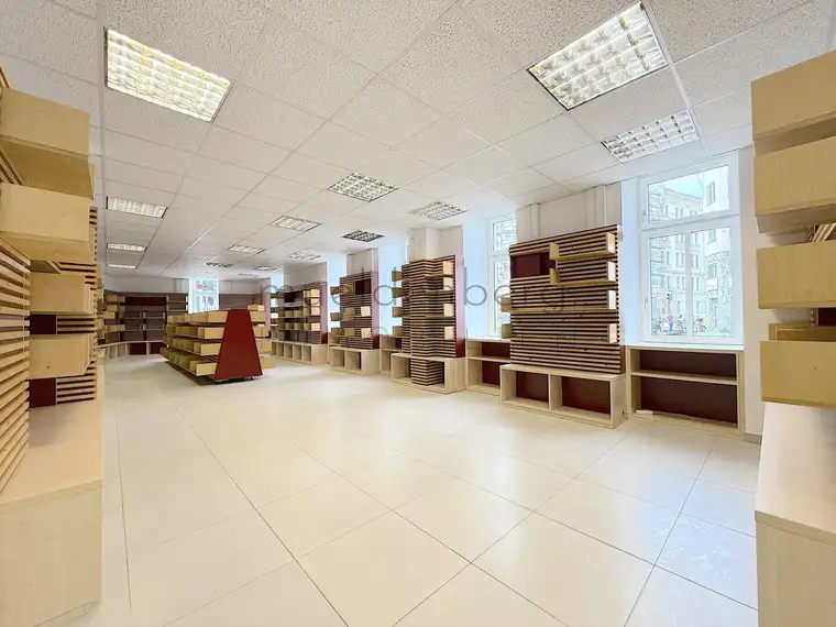 Attraktives Geschäftslokal auf der Wiedner Hauptstraße – 150 m² für Ihre Ideen!
