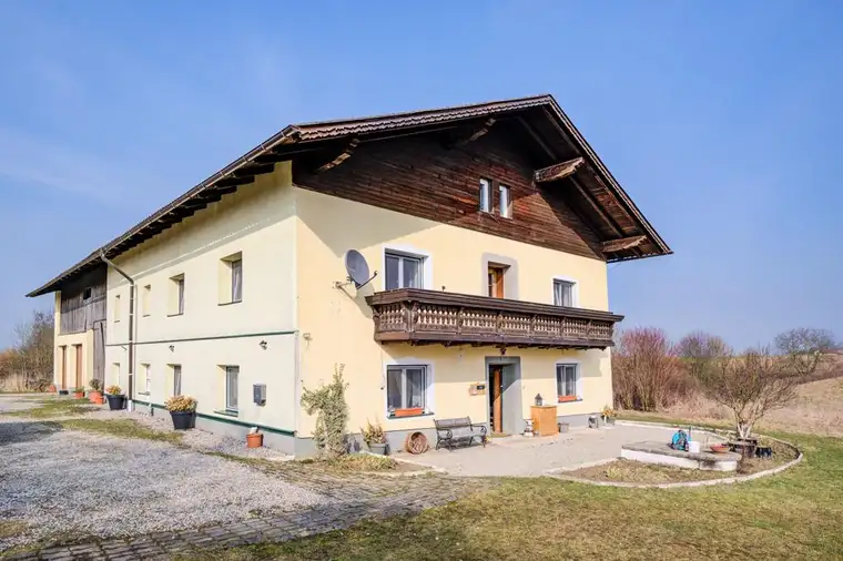 Landwirtschaft in bester Lage im Innviertel.Hofstelle / Nebengebäude / Pferdeboxenzahlreiche Bewirtschaftungsflächen / Wald