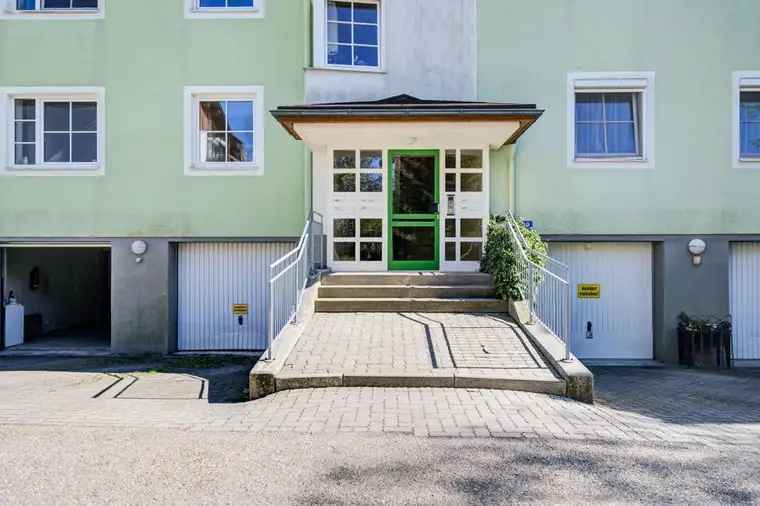 Kapitalanlage: Vermietete Wohnung mit solider Rendite.4-Zimmer-Wohnung / Balkon / Keller / Garage / Stellplatz