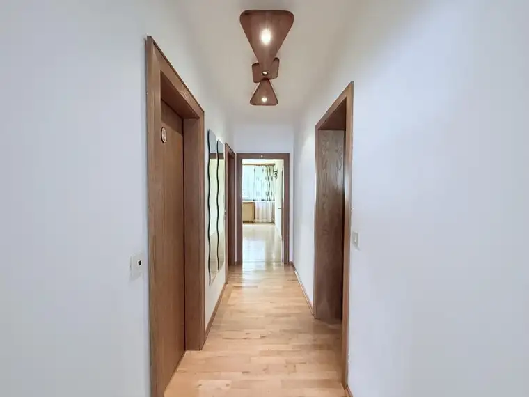 3 Zimmer-Wohnung - 1. OG - ca. 82,50 m² - Loggia - PKW-Abstellplatz.