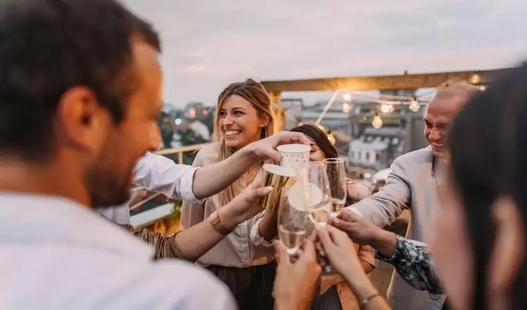 DECK ZEHN Hochwertige Wohnungen mit Freiflächen sowie herrlicher Dachterrasse - den Sternen ganz nah
