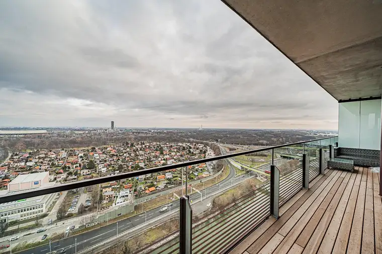 Julia Kolarik, JuNi Immobilien GmbH