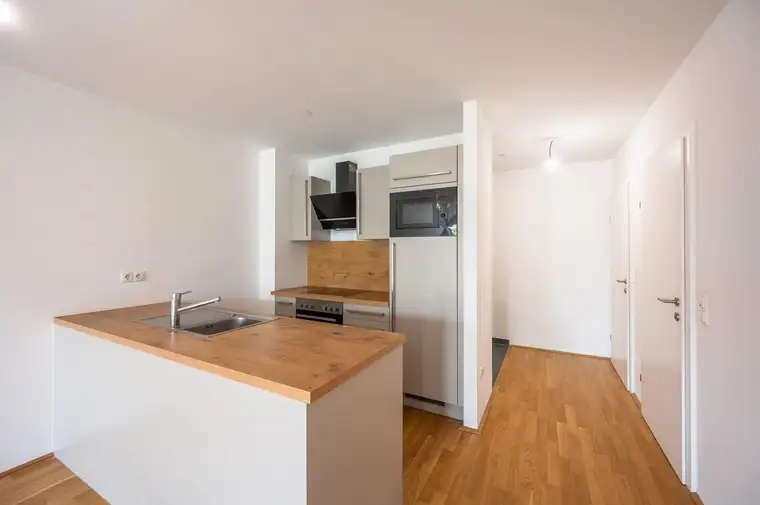 Wohntraum nahe Wien: 2 Zimmer mit Loggia
