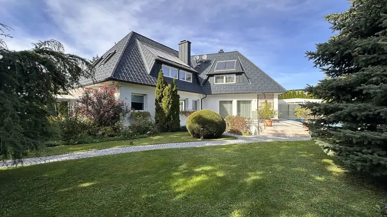 Elegante Familienresidenz mit 465 m² Wohnfläche und Swimmingpool im 21. Bezirk
