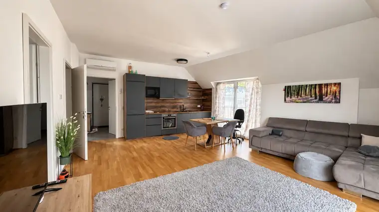 1 km vor Wien: möblierte 3-Zimmer-Wohnung mit Balkon, Neubau 2023