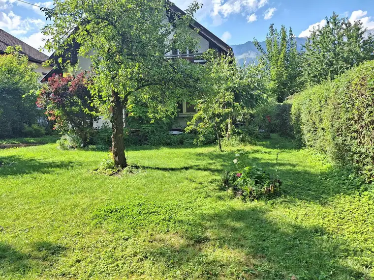 Ruhe. Großes Grundstück. Schmuckes Einfamilienhaus.