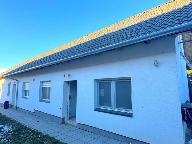 Modernisiertes Haus mit Garten und 2 Garagen in Hornstein - Perfekt für Hobby-Bastler &amp; einzigartige Möglichkeit - Dachgeschoss-Ausbau