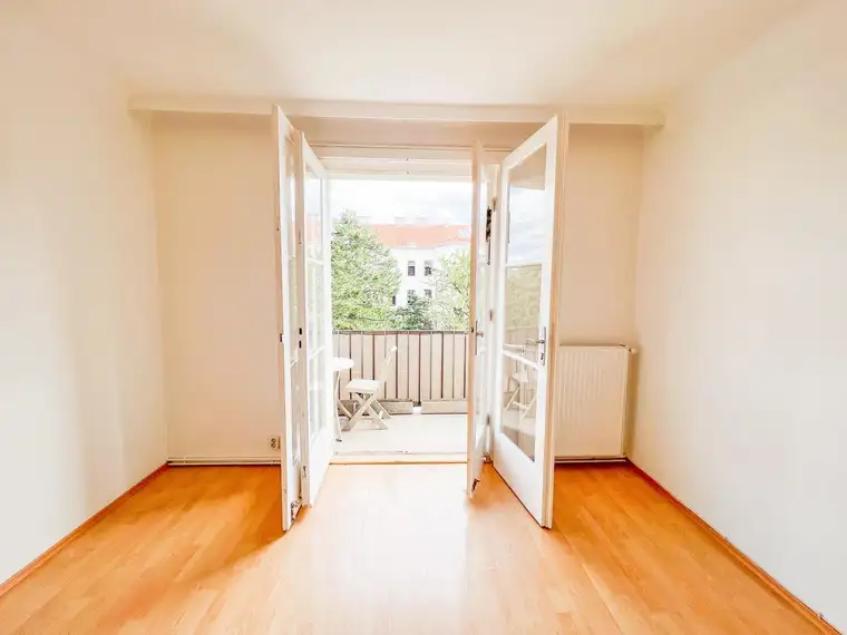 BEFRISTET VERMIETETE 62m2 WOHNUNG - WOHNZIMMER MIT BALKON
