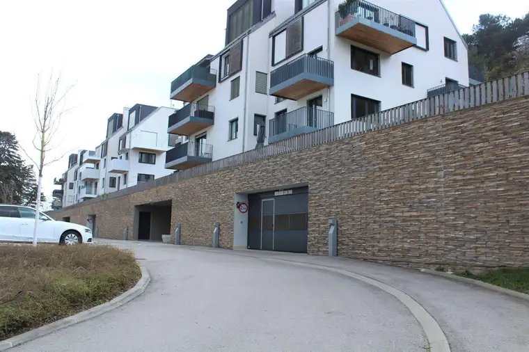 KFZ STELLPLATZ IN TOP LAGE