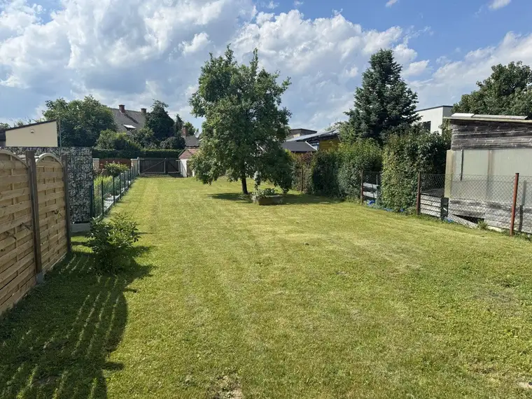 GEPFLEGTES GRUNDSTÜCK SAMT KELLERGEWÖLBE IN ZENTRALER LAGE | Sierndorf