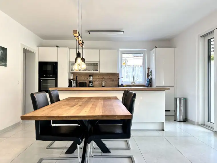 Koffer packen und einziehen - Bezugsfertige Immobilie inkl. Küchen mit Kochinsel und zahlreichen weiteren Highlights.