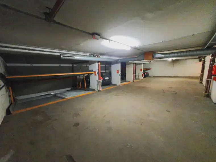 Tiefgaragenparkplatz *direkt am Viktor-Adler-Markt*