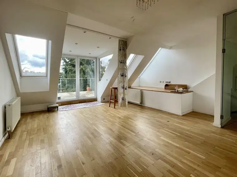***LUXUSVILLA AUF DREI EBENE - MIT AUFZUG, GARAGE UND EIGENEM GARTEN***