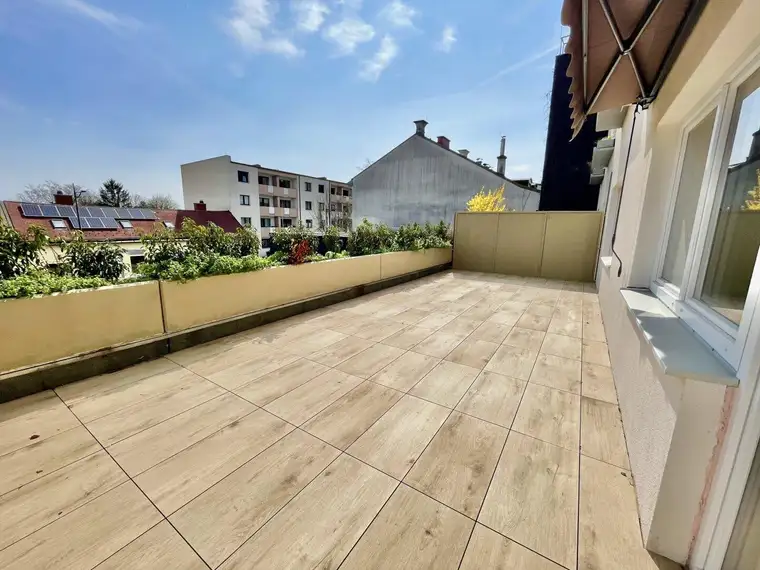 EINZIGARTIGE, KERNSANIERTE 2-ZIMMER TERRASSENWOHNUNG NAHE MÖDLINGER FUSSGÄNGERZONE