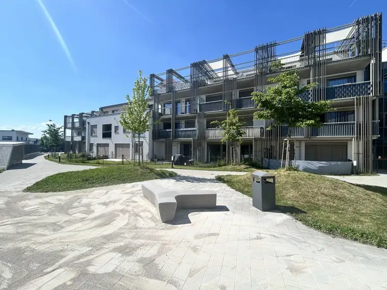 Traumhafter Ausblick! Neuwertige 83m2 Dachgeschosswohnung mit großer Dachterrasse und 2 Tiefgaragenplätzen zu verkaufen!