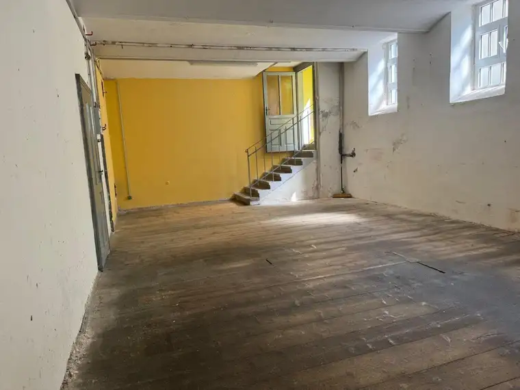 GROßZÜGIGE SOUTERRAIN LAGERFLÄCHE MIT ENTWICKLUNGSPOTENTIAL | 1130 Wien