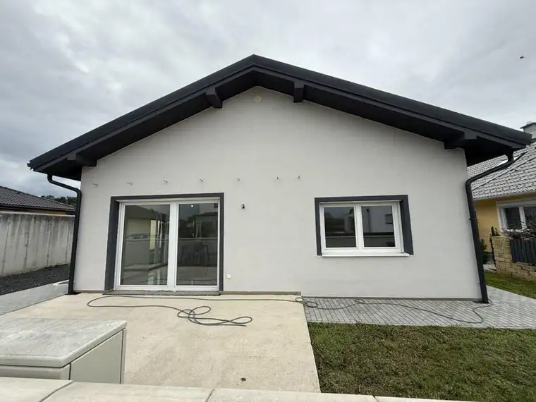 ***HOCHWERTIGER ERSTBEZUG NAHE LUTZMANNSBURG - DOPPELHAUSHÄLFTE MIT TERRASSE***
